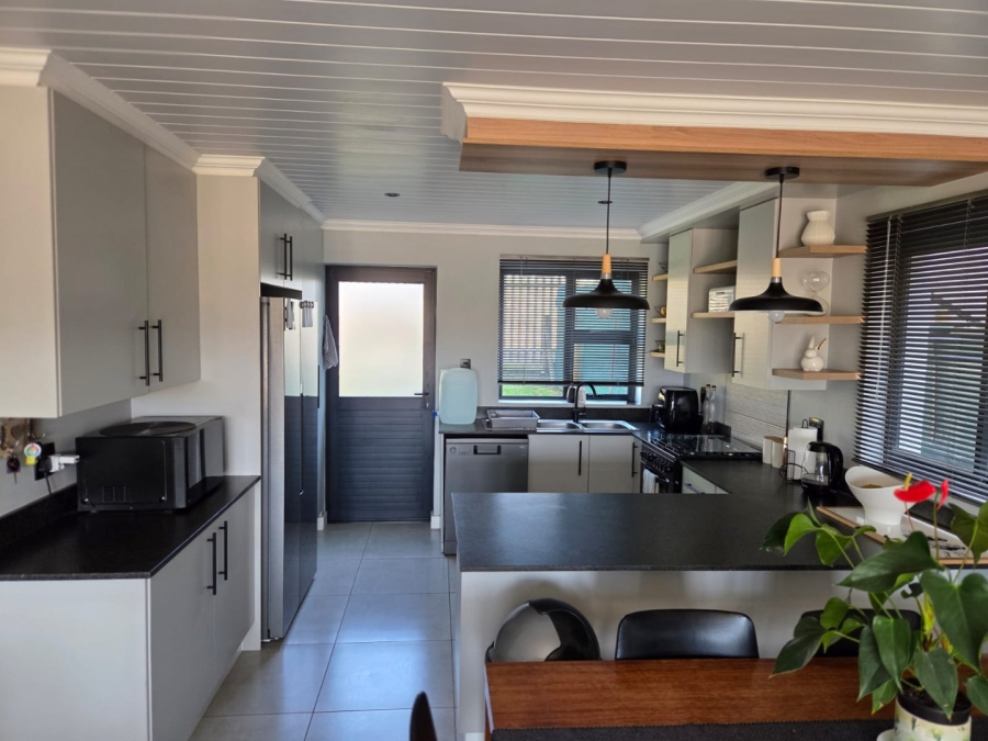 4 Bedroom Property for Sale in Hartenbos Heuwels Western Cape